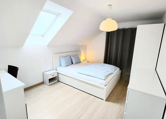Modern & Cozy House With 3 Bed Rooms And Garden
