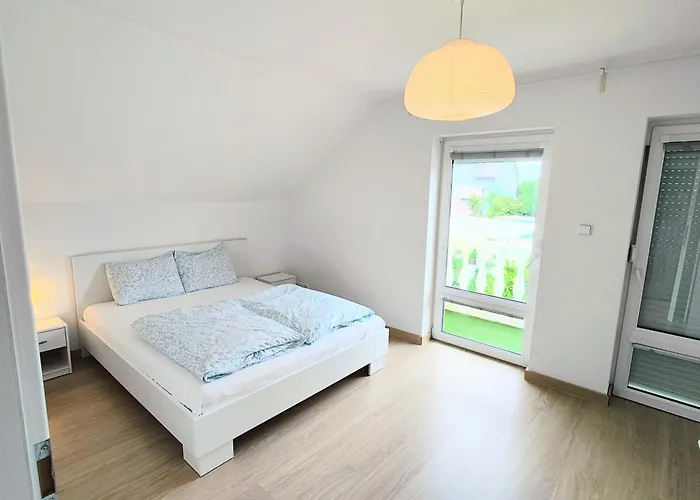 Modern & Cozy House With 3 Bed Rooms And Garden