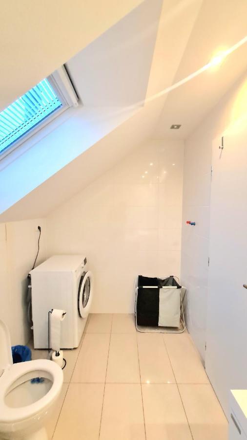 Ferienhaus Modern & Cozy House With 3 Bed And Garden